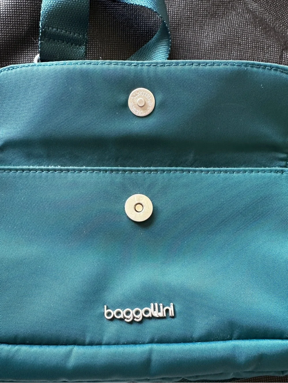 Baggallini Green Nylon Crossbody Travel Bag RFID Organizer Lightweight Purse